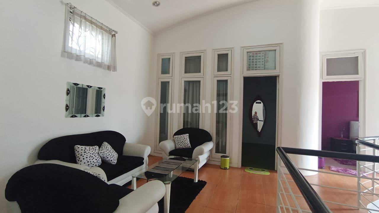 Luxurious 4-Bedroom House in Central Bandung