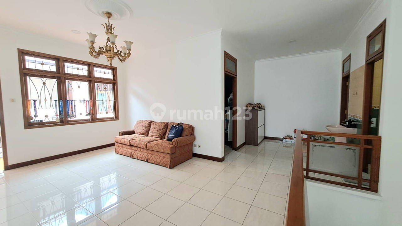 Spacious 5-Bedroom House Near Pacific Place Mall