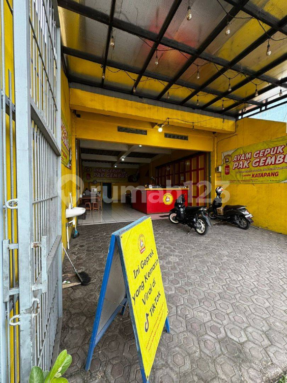 Commercial Building with 190m² Space