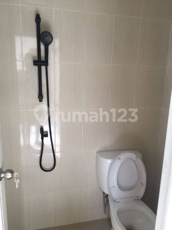 Spacious 3-Bedroom House with Carport in Taman