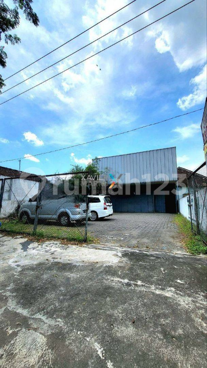 Large Warehouse Near Highway Exit with Parking