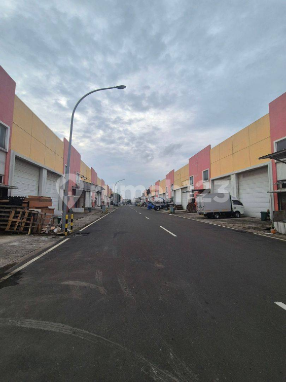 Large Industrial Warehouse Near Cakung Toll Gate