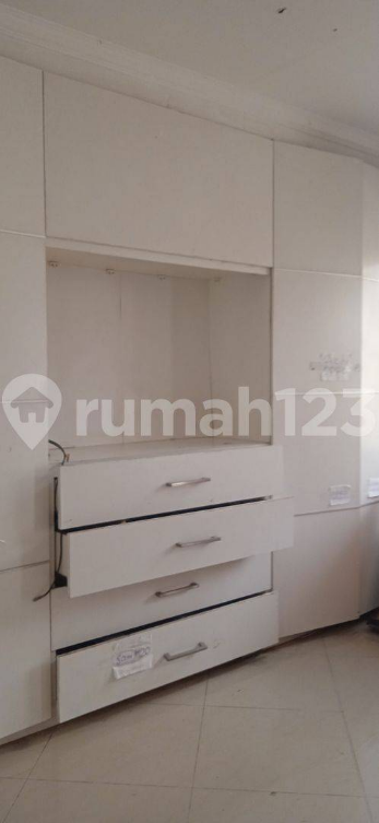 2.5 Story House with 3 Bedrooms in Jakarta