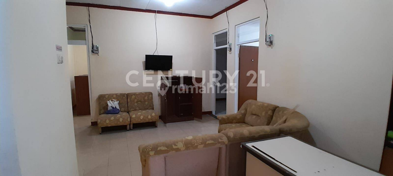 Large Commercial House with 7 Rooms Baranangsiang