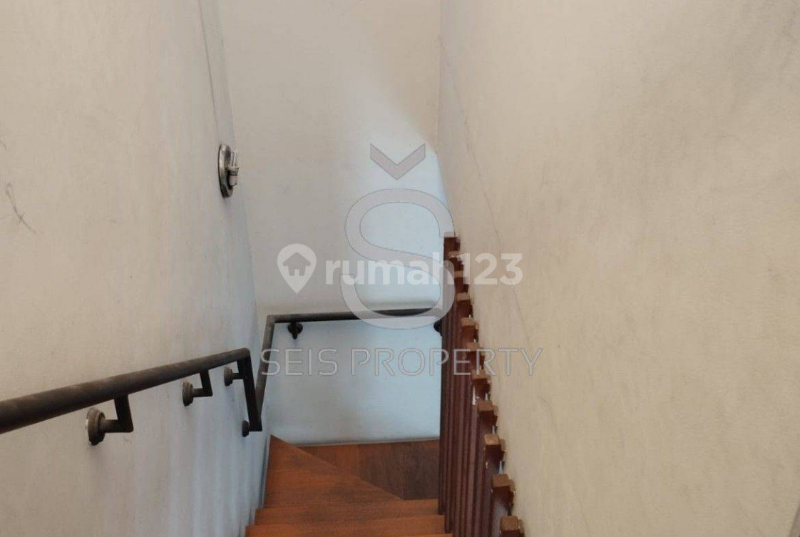 Spacious Two-Story House with 3 Bedrooms
