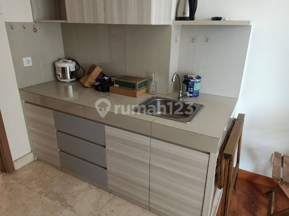 Semi-furnished Studio Apartment in Puri Orchard
