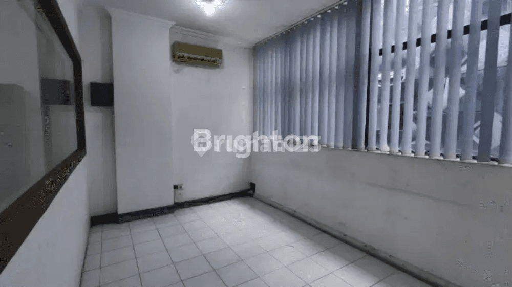 4.5 Floor Commercial Building with Office Space