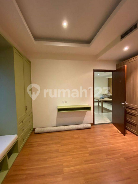 Spacious 3BR Apartment with Private Lift