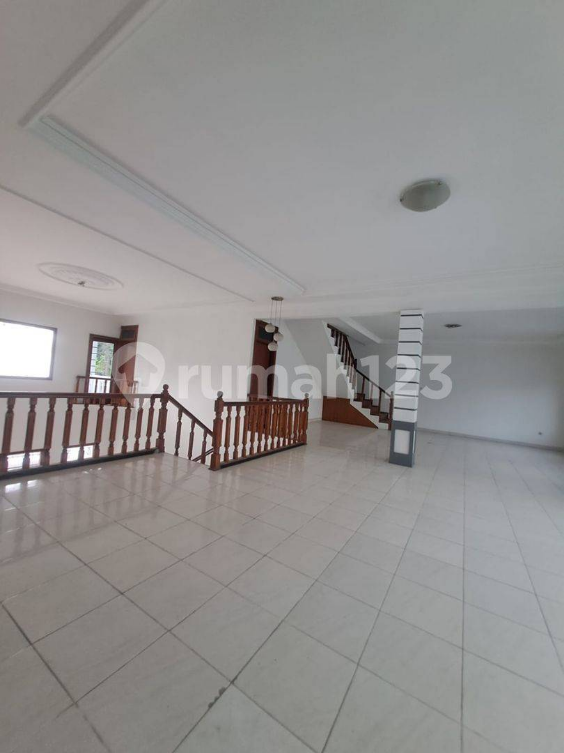 Large 3-Story House with Garage in Kayu Putih