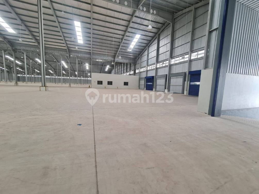 Modern Industrial Warehouse with Loading Dock in Cikarang