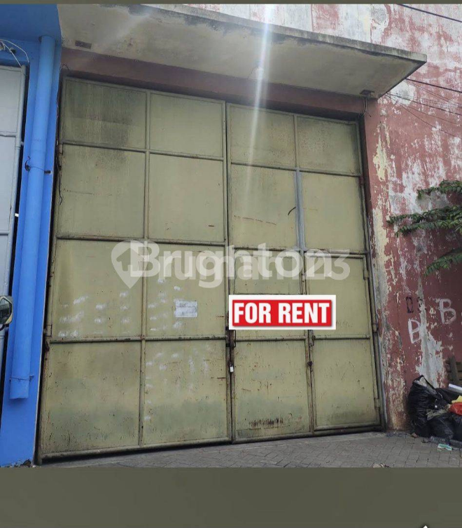 Spacious Warehouse with Container Access and Office Space