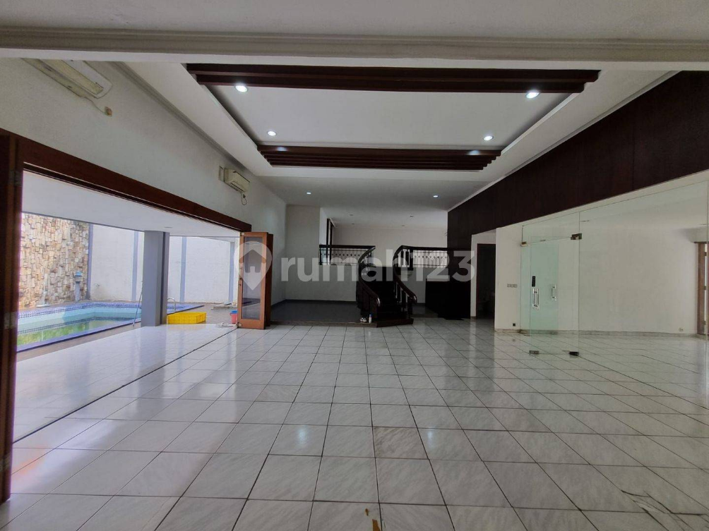 Spacious Kemang House with Pool and Large Parking