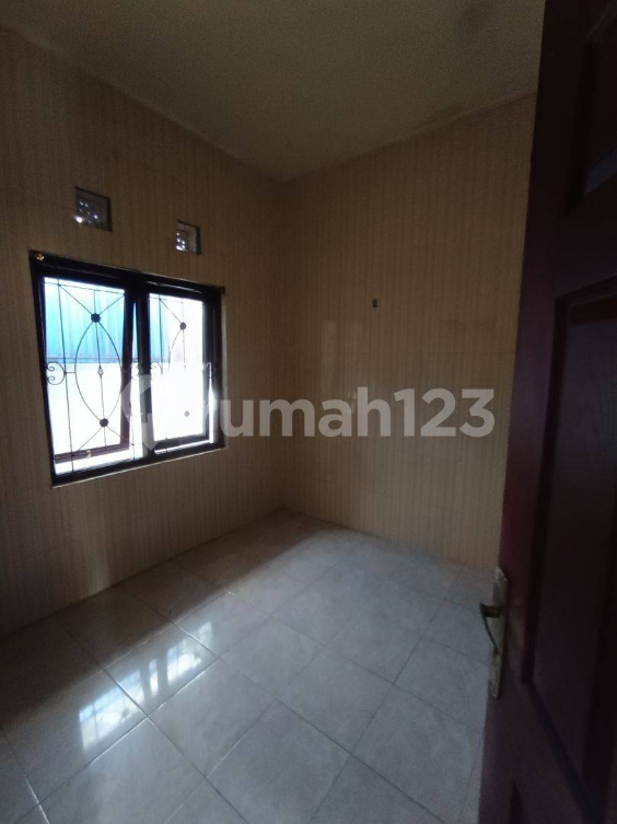 3-Bedroom House in Pamogan with Parking