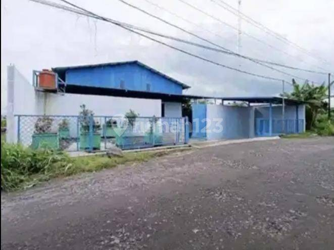 Spacious Industrial Warehouse with Container Access