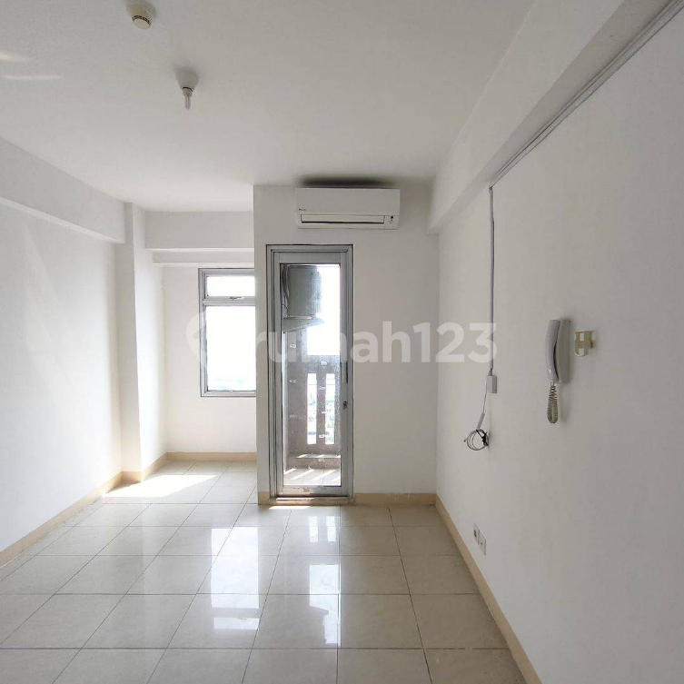 Modern Apartment in Green Bay Pluit Complex