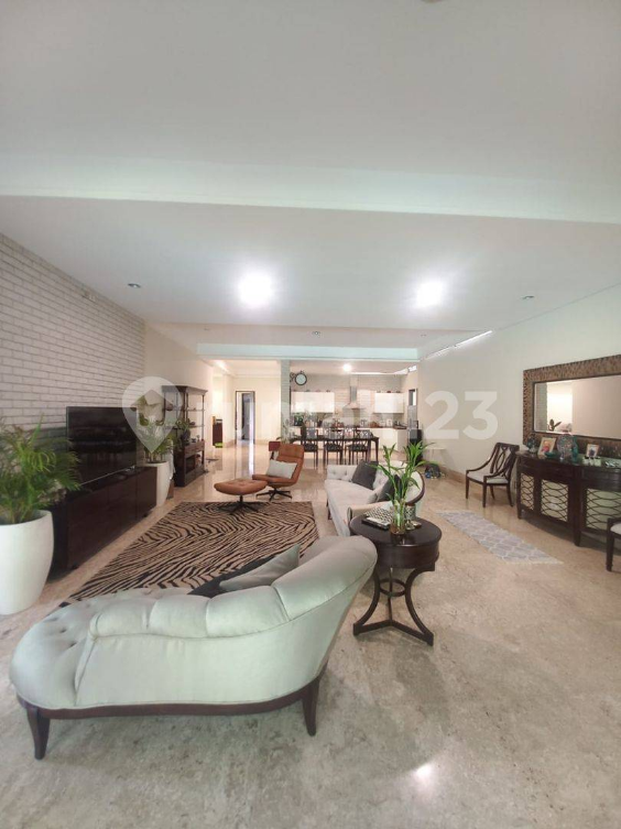 Modern Tropical Villa with Pool in Kemang