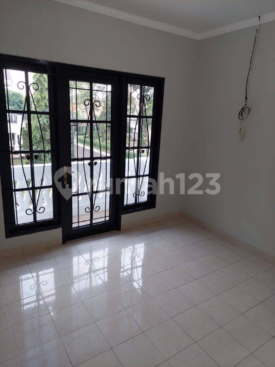 Spacious 4-Bedroom House with Garden in Cibubur