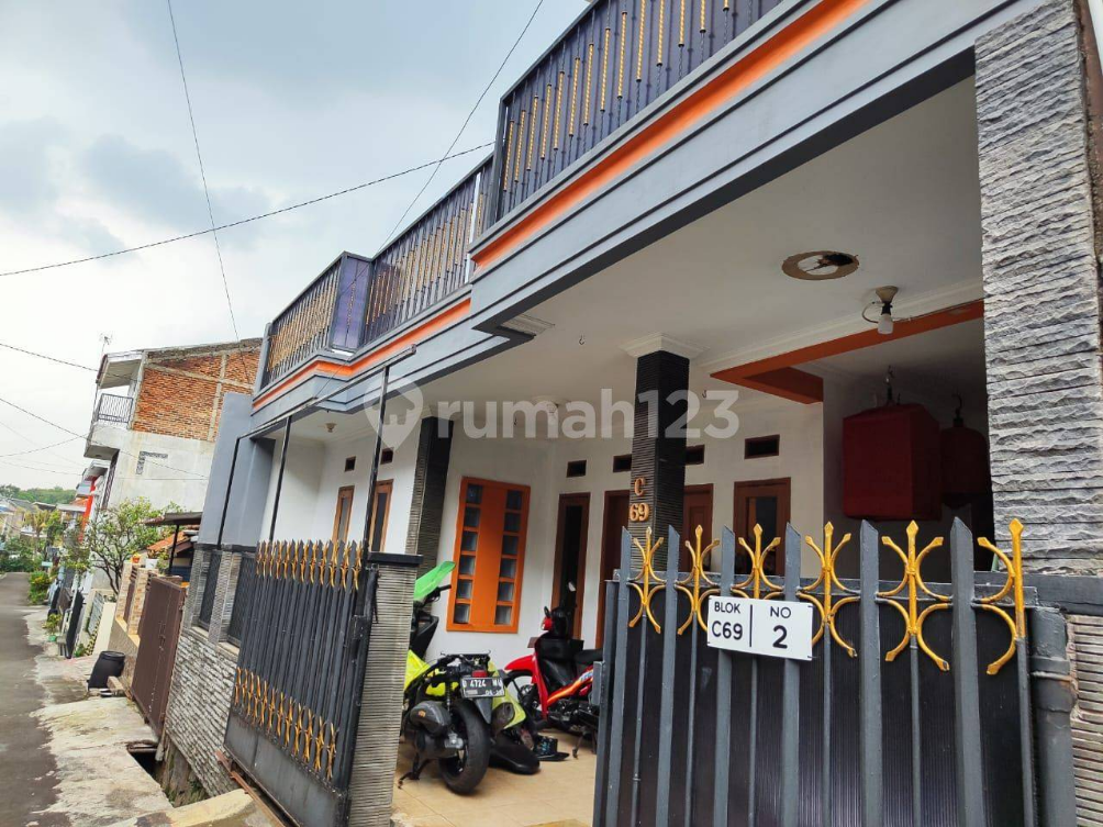 Modern 3-Bedroom Townhouse with Carport