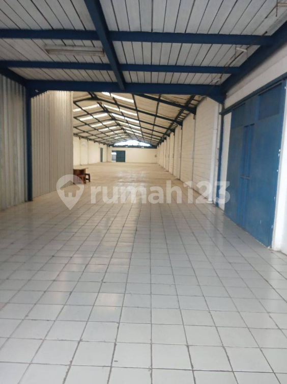 Large 1800m² Warehouse with Office Space