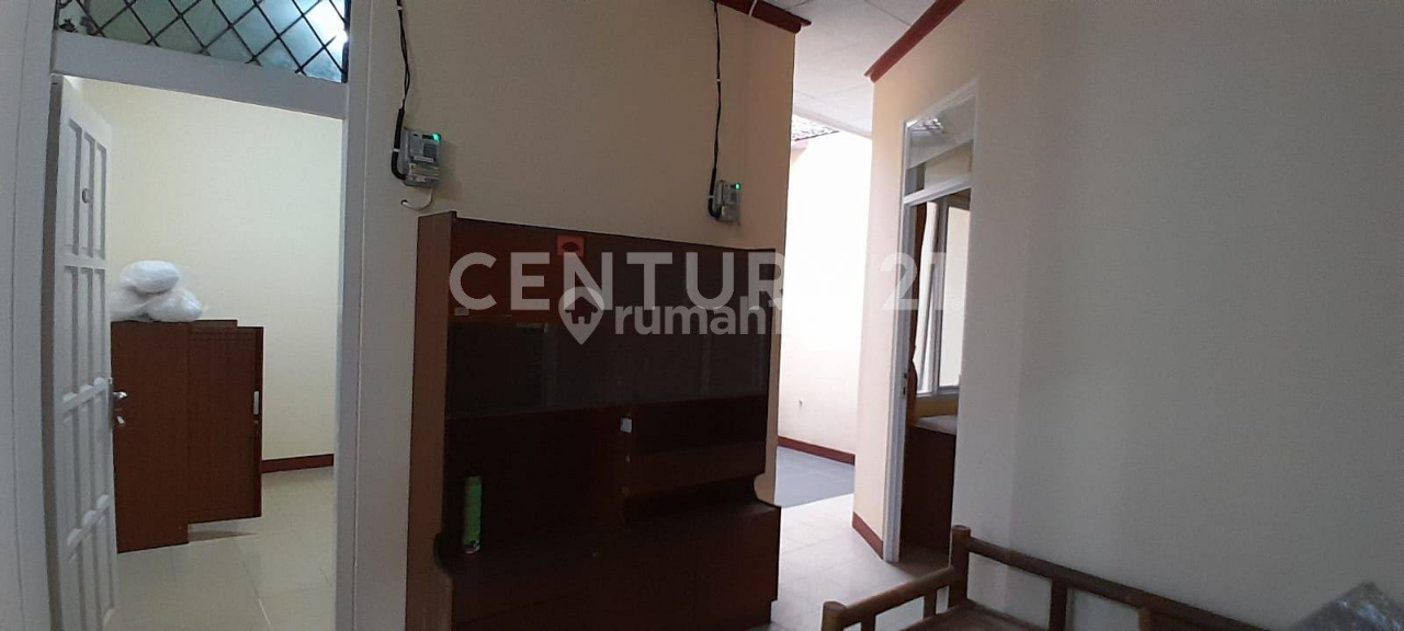 Large Commercial House with 7 Rooms Baranangsiang