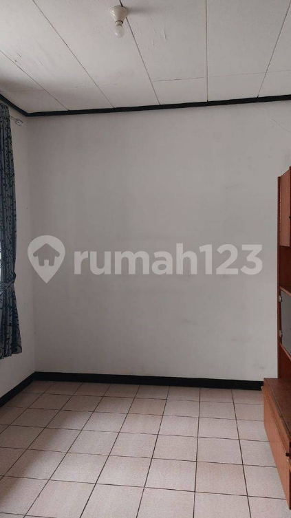 Spacious House with 5 Bedrooms and Garden
