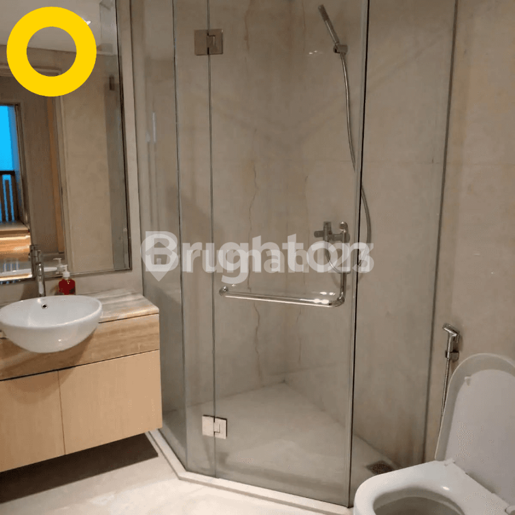 Modern 2BR Apartment Near Tunjungan Plaza