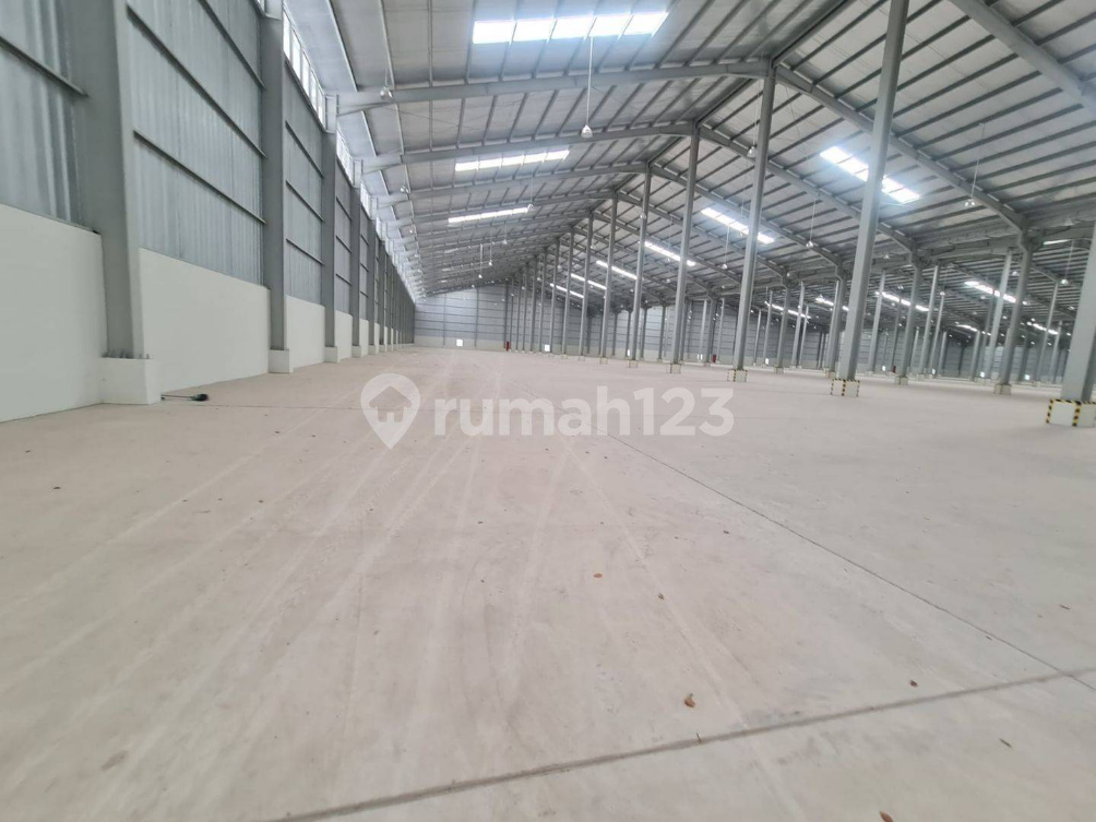 Modern Industrial Warehouse with Loading Dock in Cikarang