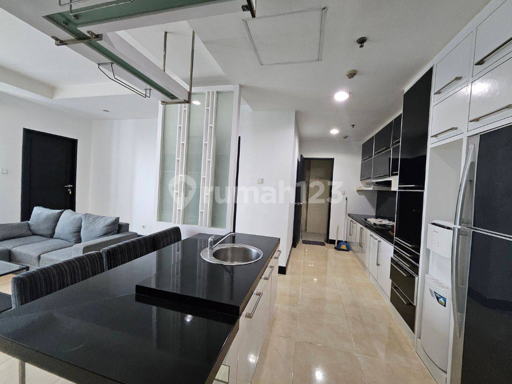 Modern 3-Bedroom Apartment with Designer Interior
