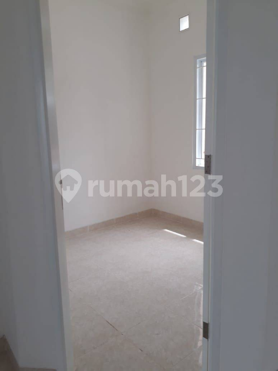 Modern Townhouse Near Pondok Ranji Station