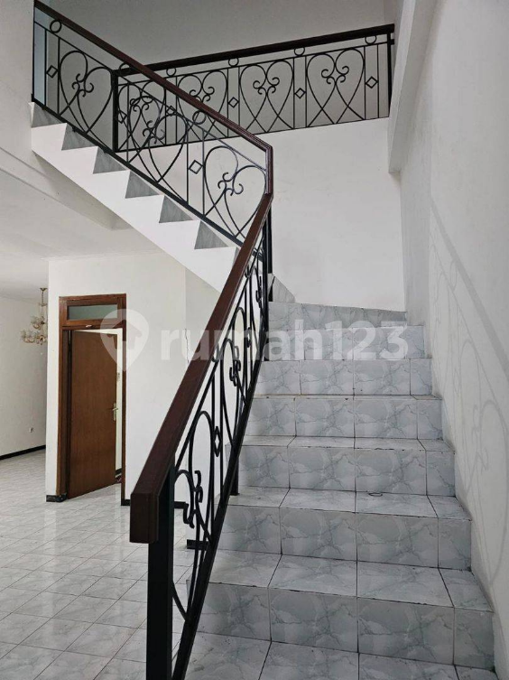 Spacious Two-Story House with Three Bedrooms