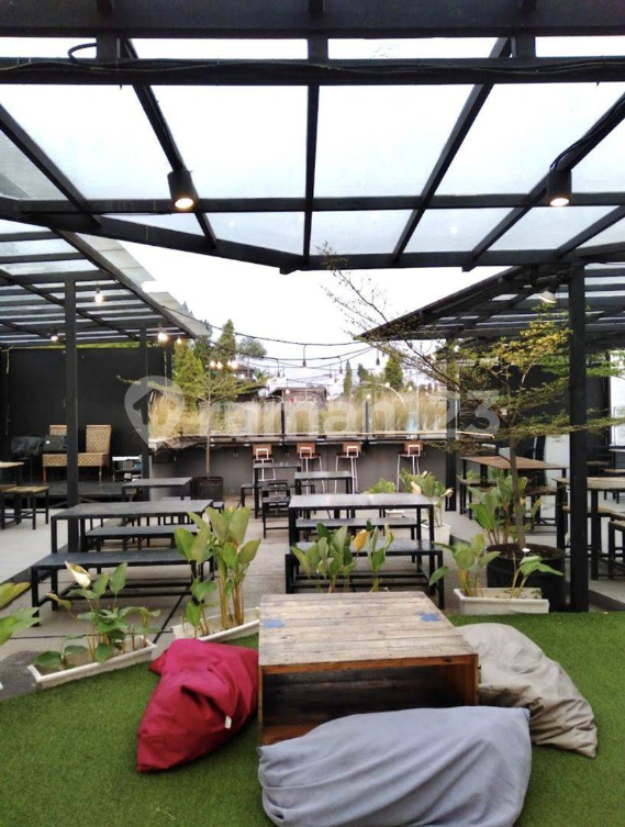 Spacious Rooftop Cafe Space with Kitchen Facilities