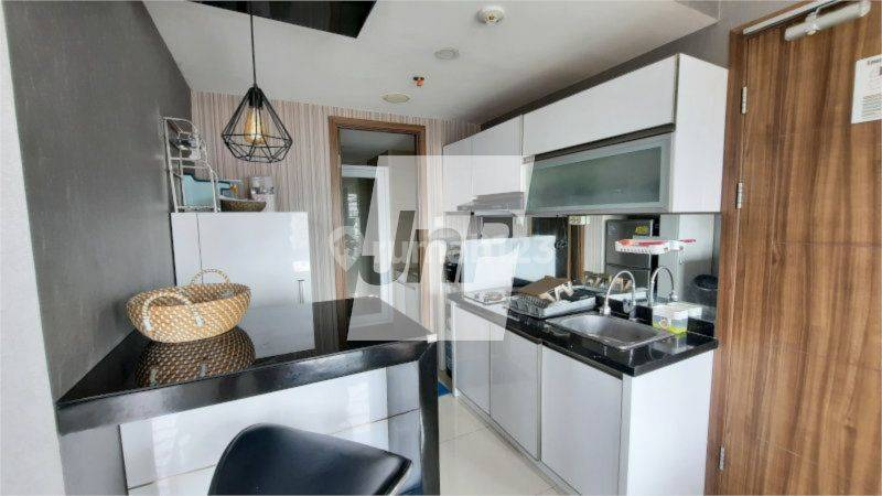 Furnished 2-Bed Apartment with Mountain View