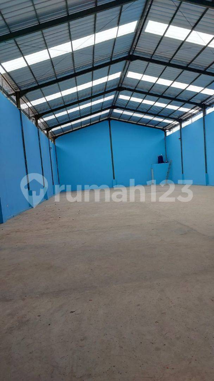 Two Spacious Warehouses with Container Access