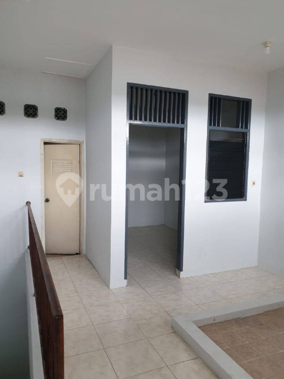 Modern Townhouse with Designer Staircase and AC