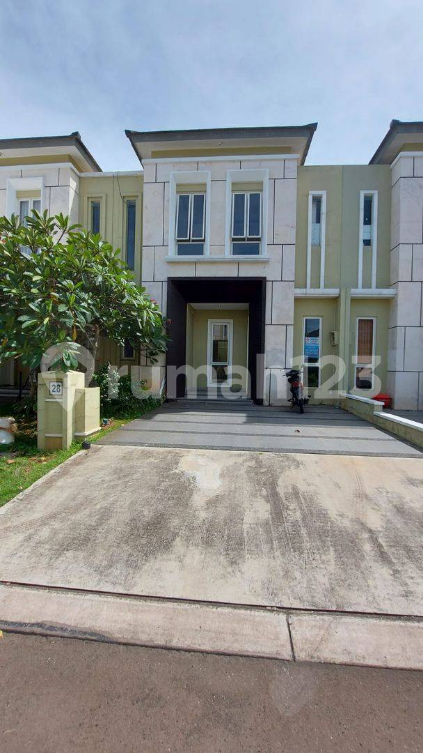 Modern 4-Bedroom Townhouse Near Alam Sutera Mall