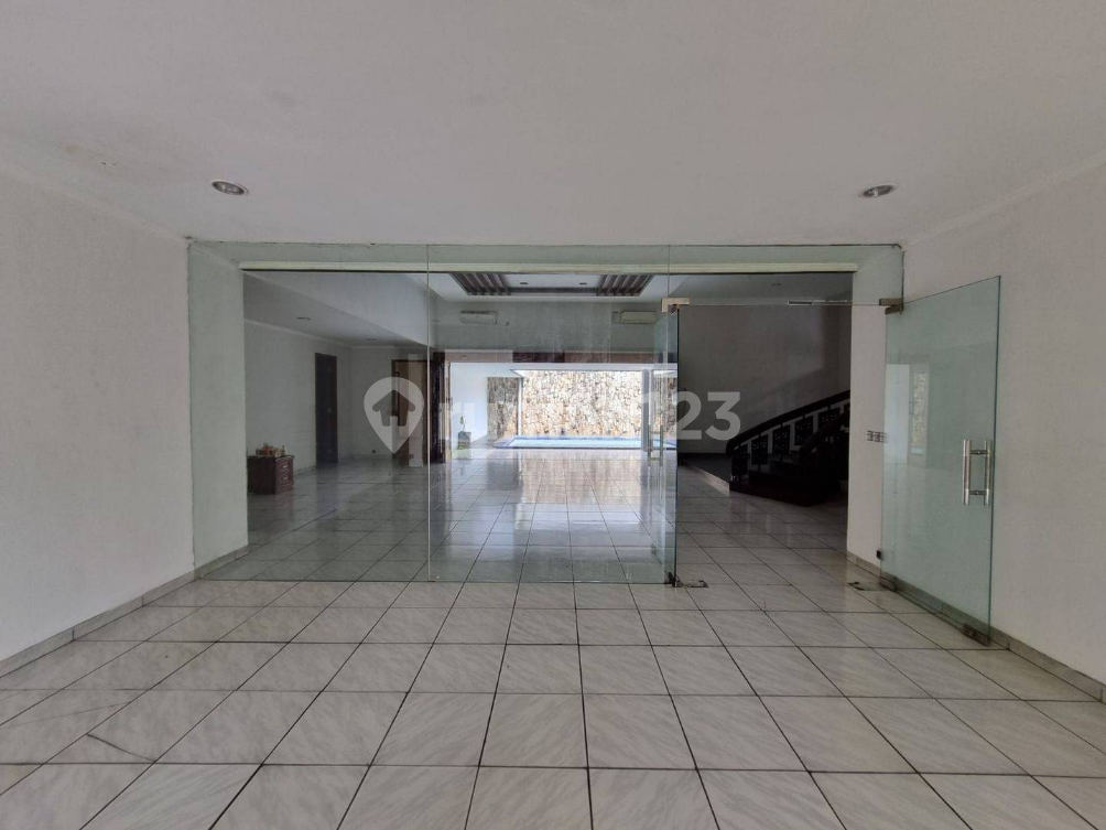 Spacious Kemang House with Pool and Large Parking