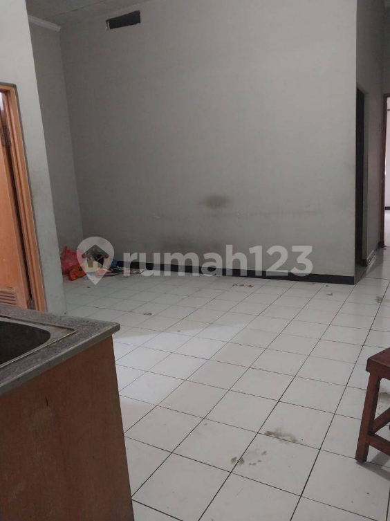 Spacious Commercial Shophouse with Two Bathrooms