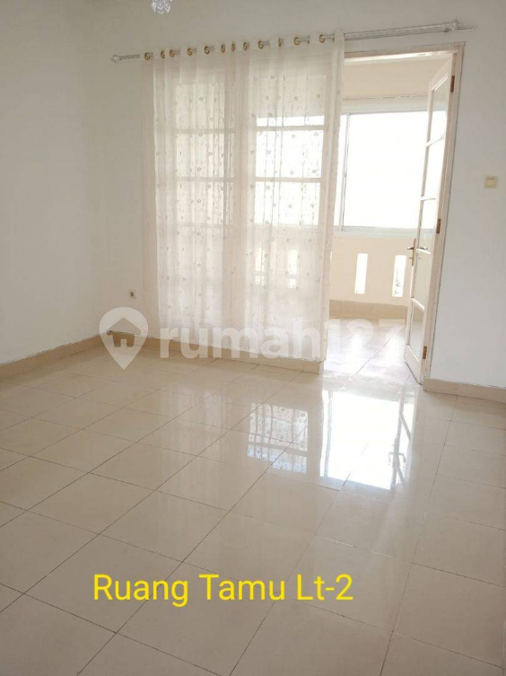 Luxurious 3-Bedroom House with Garden and Parking