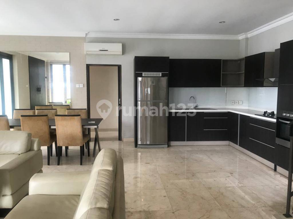 Modern 3-Bedroom Townhouse with Private Pool Kemang