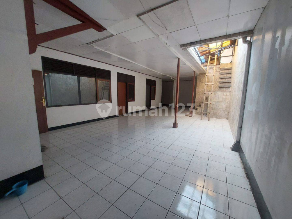 Spacious 4-Bedroom House with Modern Interior