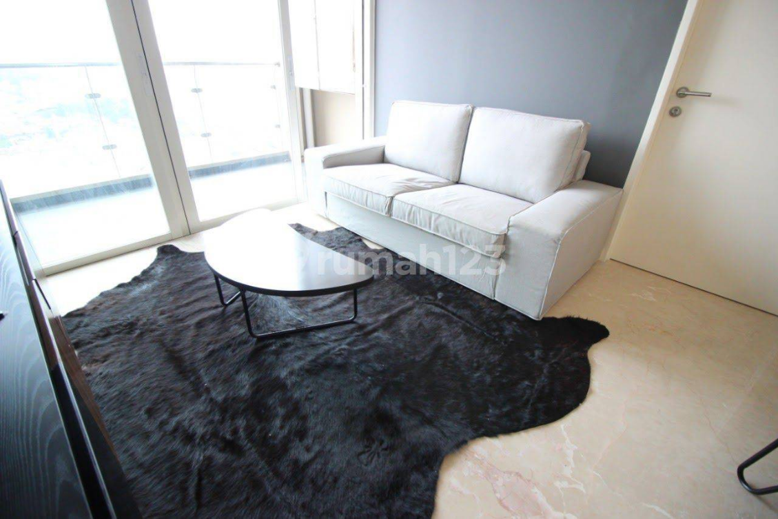 Modern 2 Bedroom Apartment with Pool View