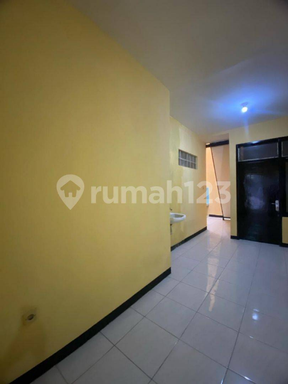 Spacious 3-Bedroom House with Carport in Batununggal