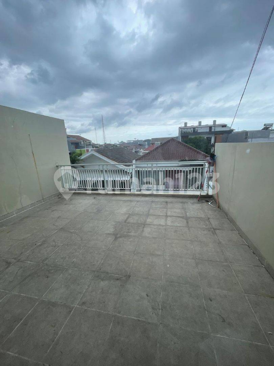 3-Story House with 4 Bathrooms in Police Complex