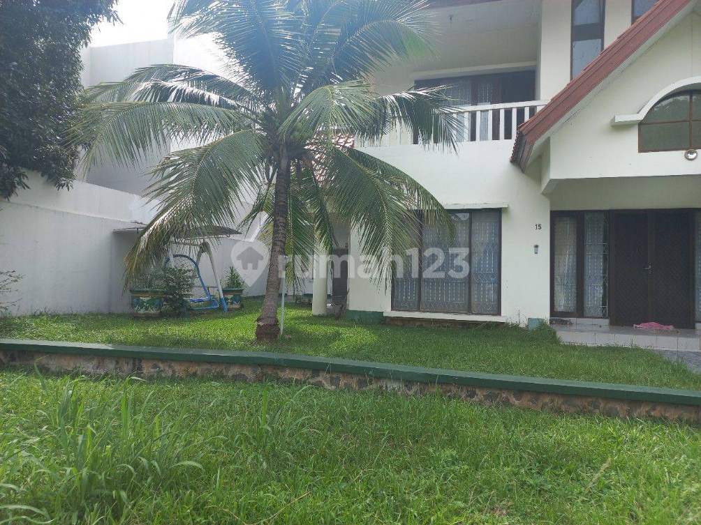 Spacious Villa with Garden in Quiet Neighborhood