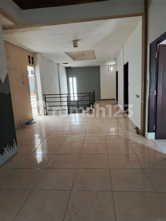 Spacious 2-Story House on BKR Street
