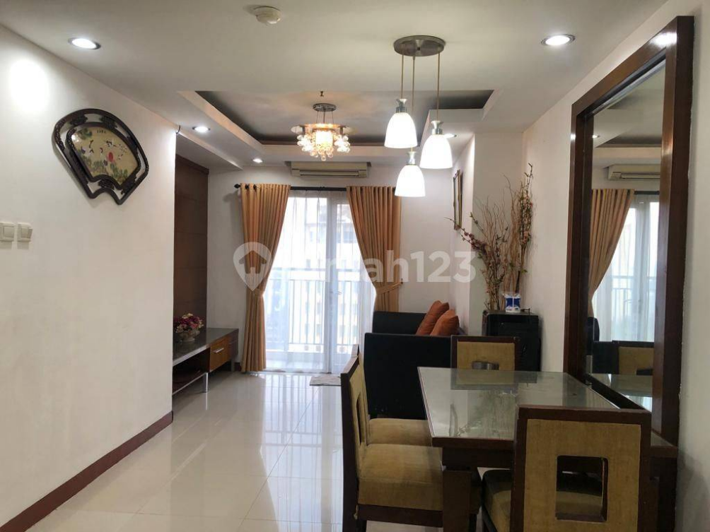 Furnished 3-Bed Cosmo Mansion Near Thamrin Mall