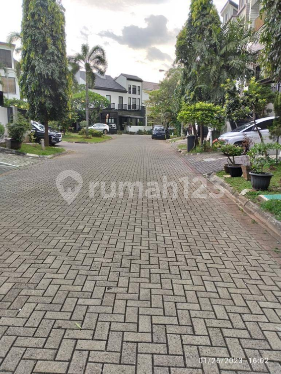 Modern Townhouse Near Mall and MRT Station