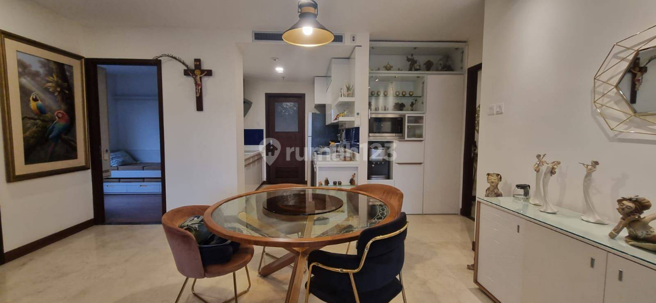 Luxurious 3-Bedroom Apartment with Private Lift