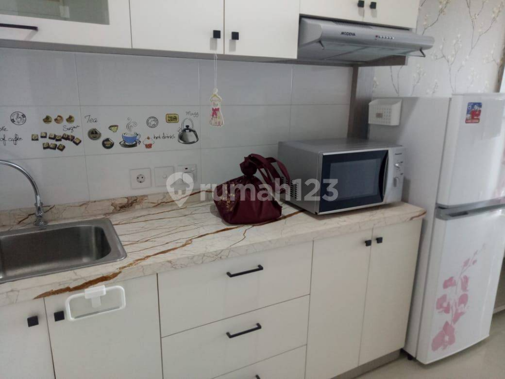 Modern 1BR Apartment Near Tanglin Pakuwon Mall