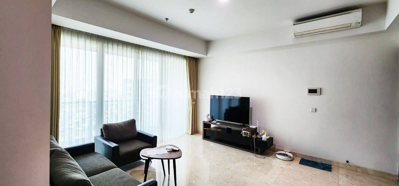 Luxurious 3-Bedroom Kensington Apartment with Pool View